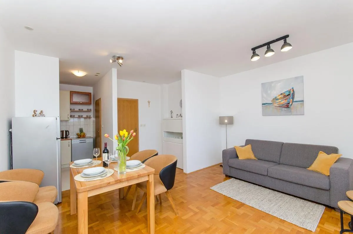 Image 3 of Spacious apartment Smile with terrace and secure garage