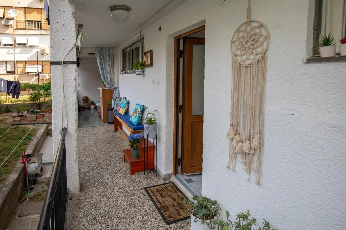 Image 5 of Spacious with Balcony, Work Friendly, 10 min walk to Downtown