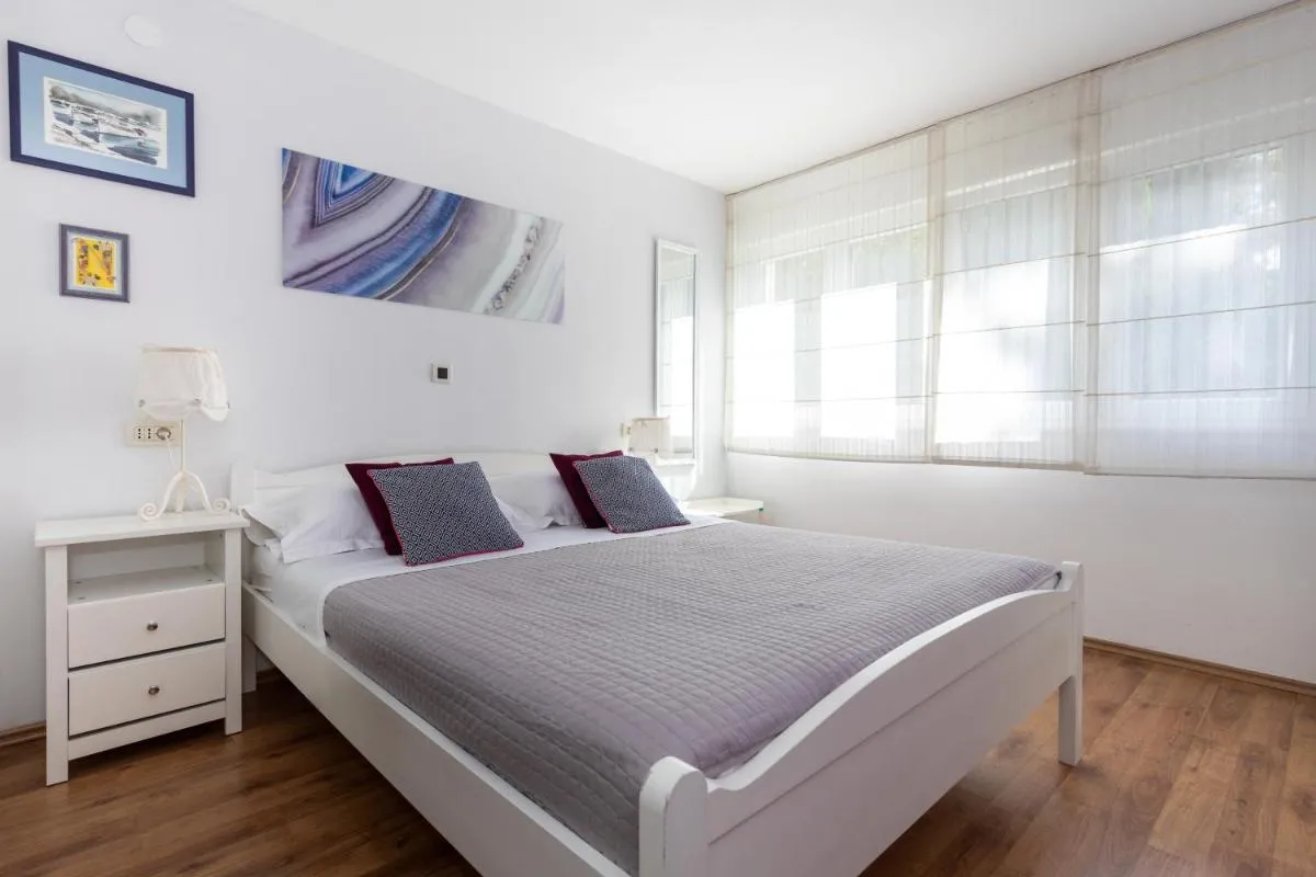 Image 1 of Spacious with Balcony, Work Friendly, 10 min walk to Downtown