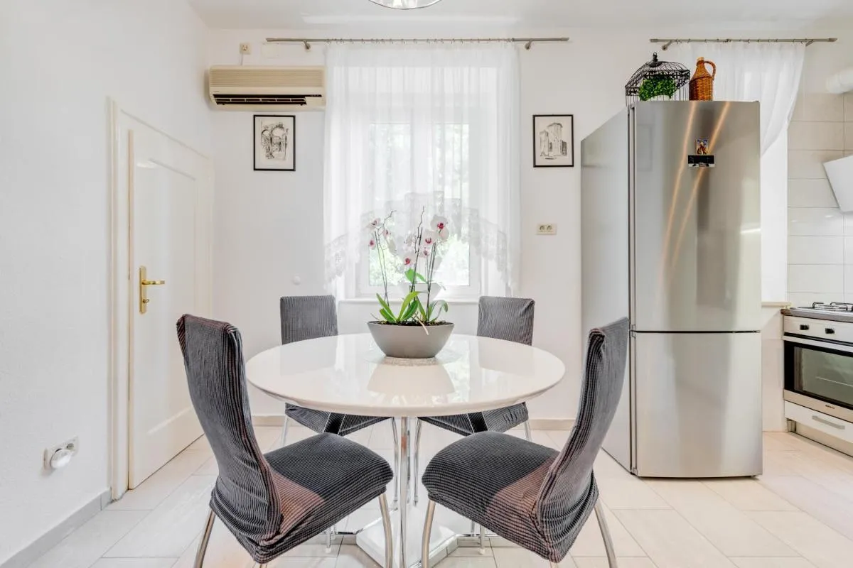Image 3 of Split Apartment Worek