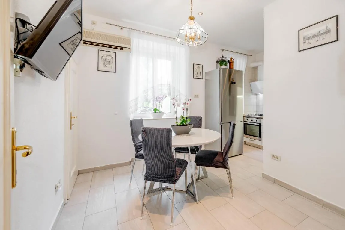 Image of Split Apartment Worek