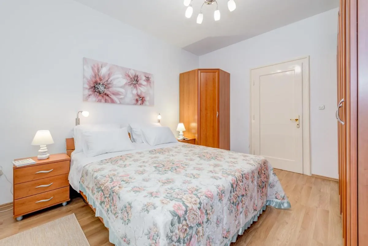 Image 6 of Split Apartment Worek