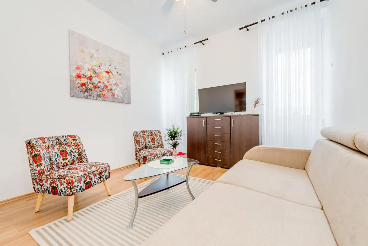 Image 4 of Split Apartment Worek