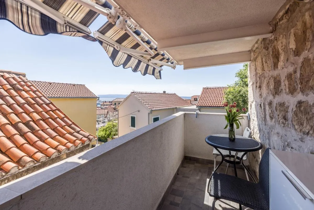 Image 5 of Split Central City Apartment