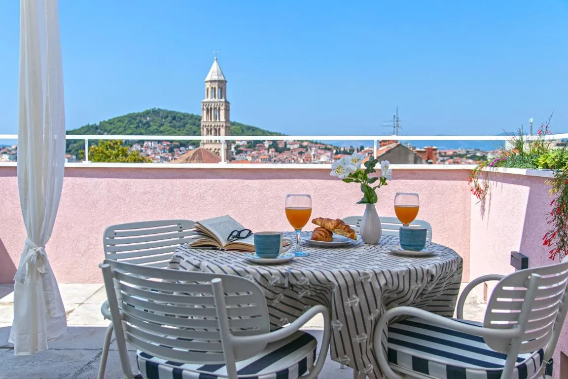 Image of Split Eye Apartment