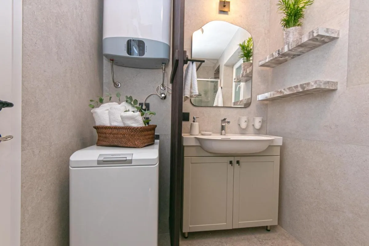 Image 6 of Split Eye Apartment