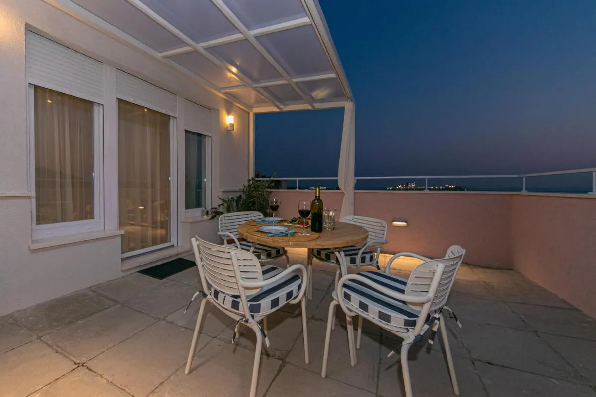 Image 2 of Split Eye Apartment
