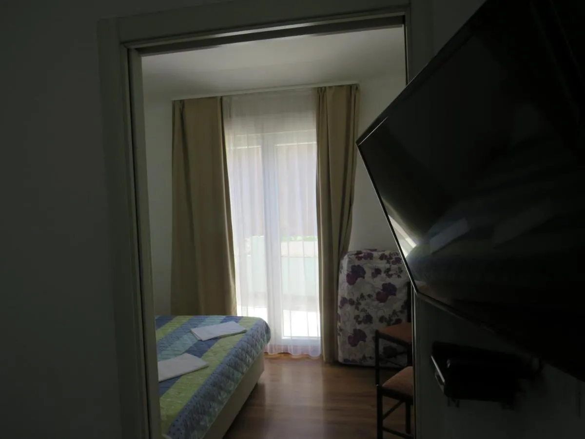 Image 3 of Split Holidays 4