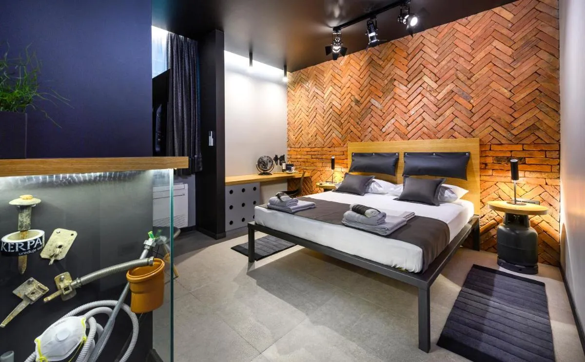Image 1 of Split Industrial Design Rooms