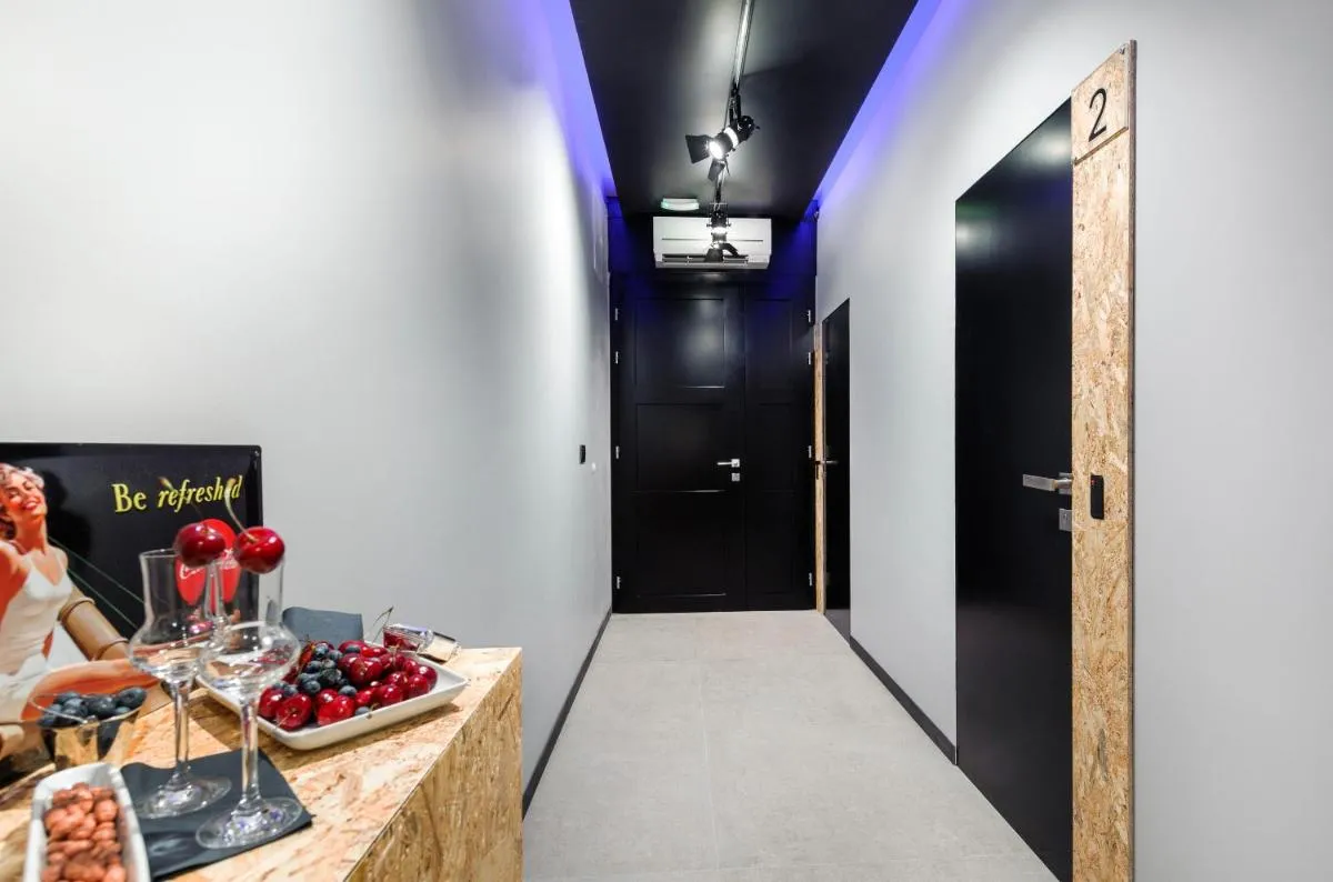 Image 3 of Split Industrial Design Rooms