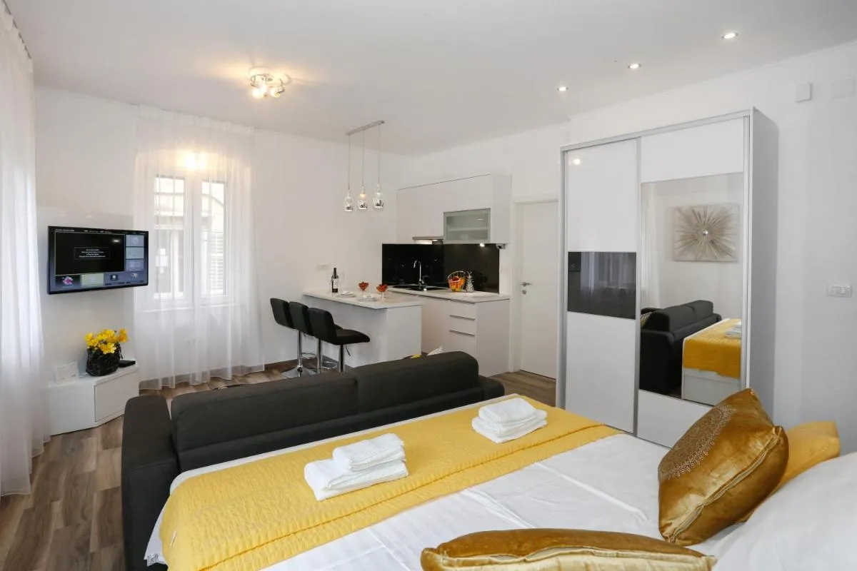 Image 3 of Studio Apartman Fictilis