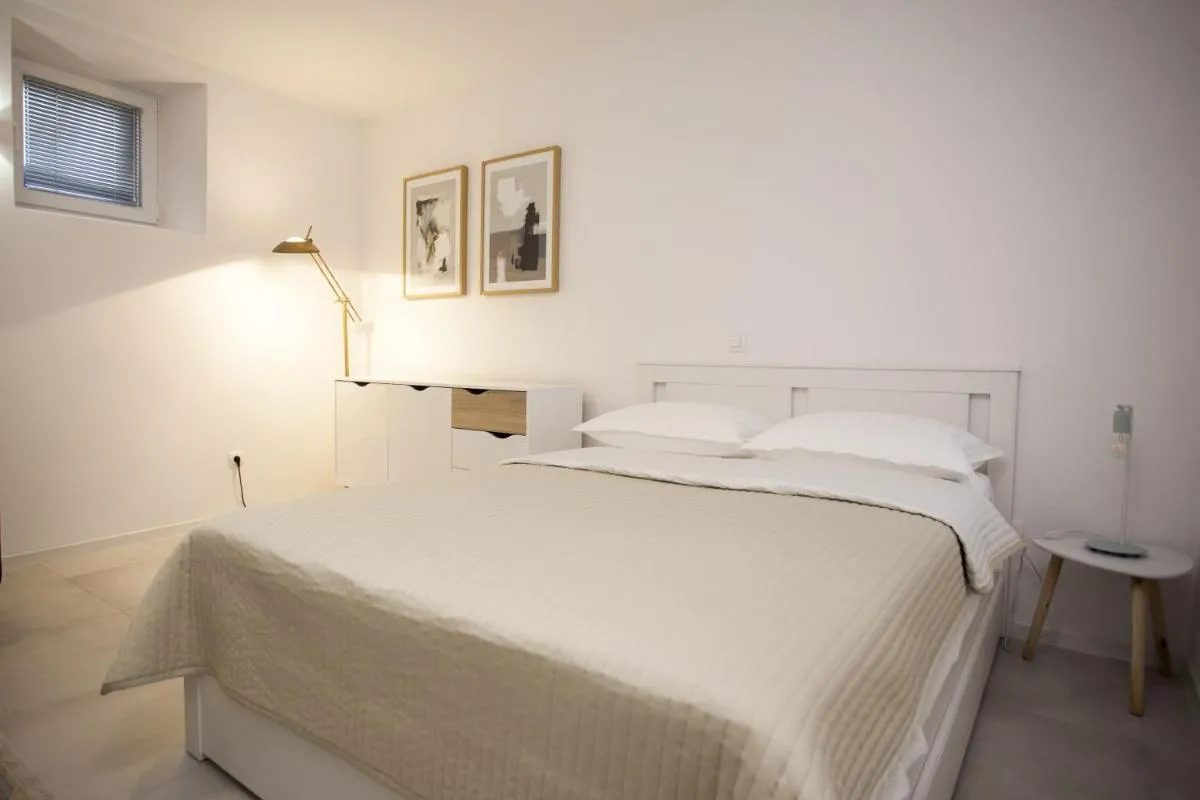Image 3 of Studio Apartment Jon
