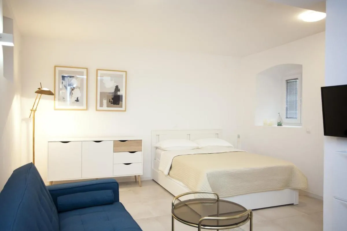 Image 2 of Studio Apartment Jon
