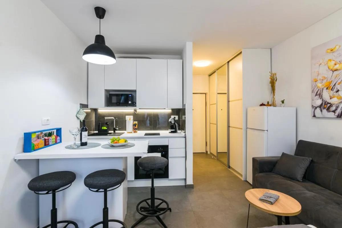Image 2 of Studio Apartment Mot