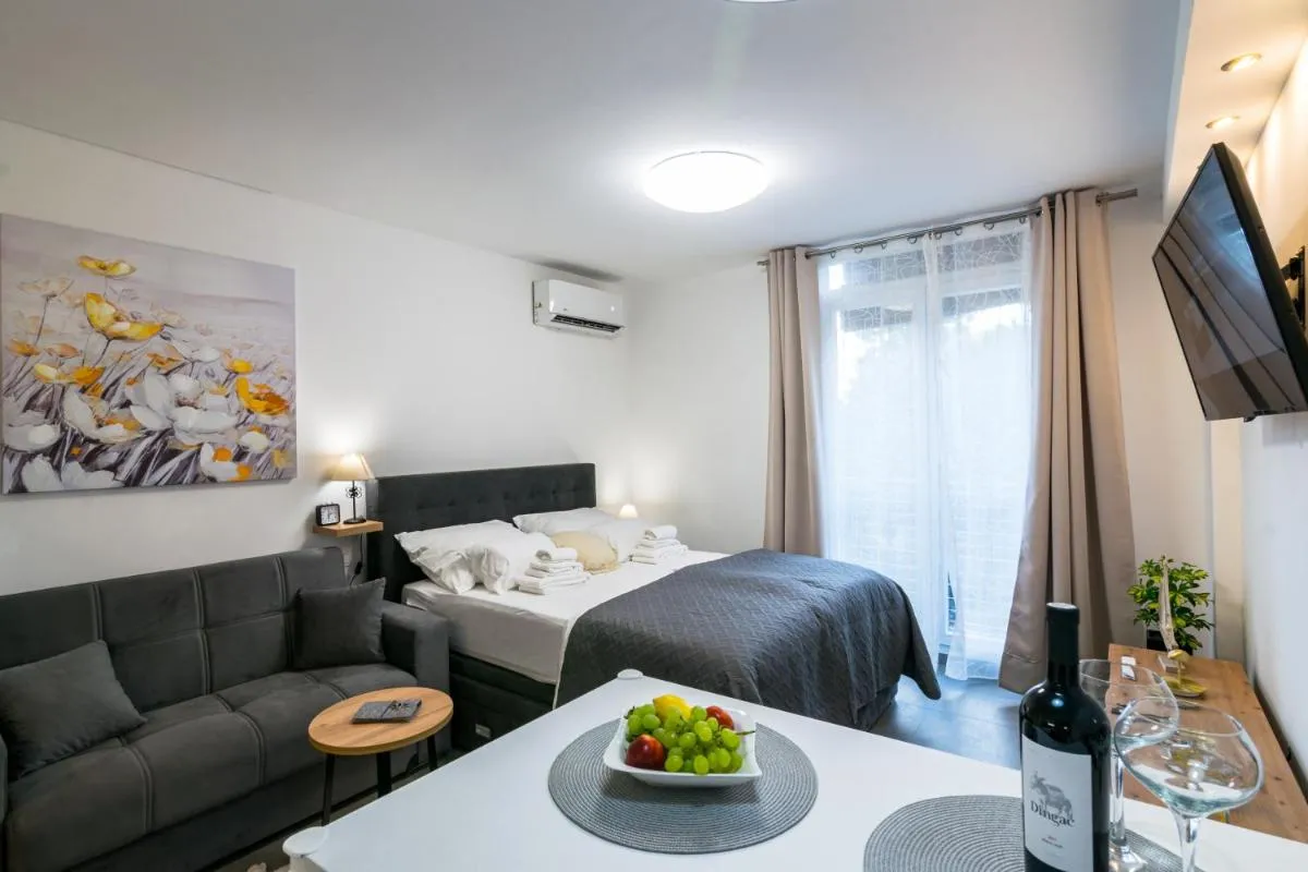 Image 1 of Studio Apartment Mot