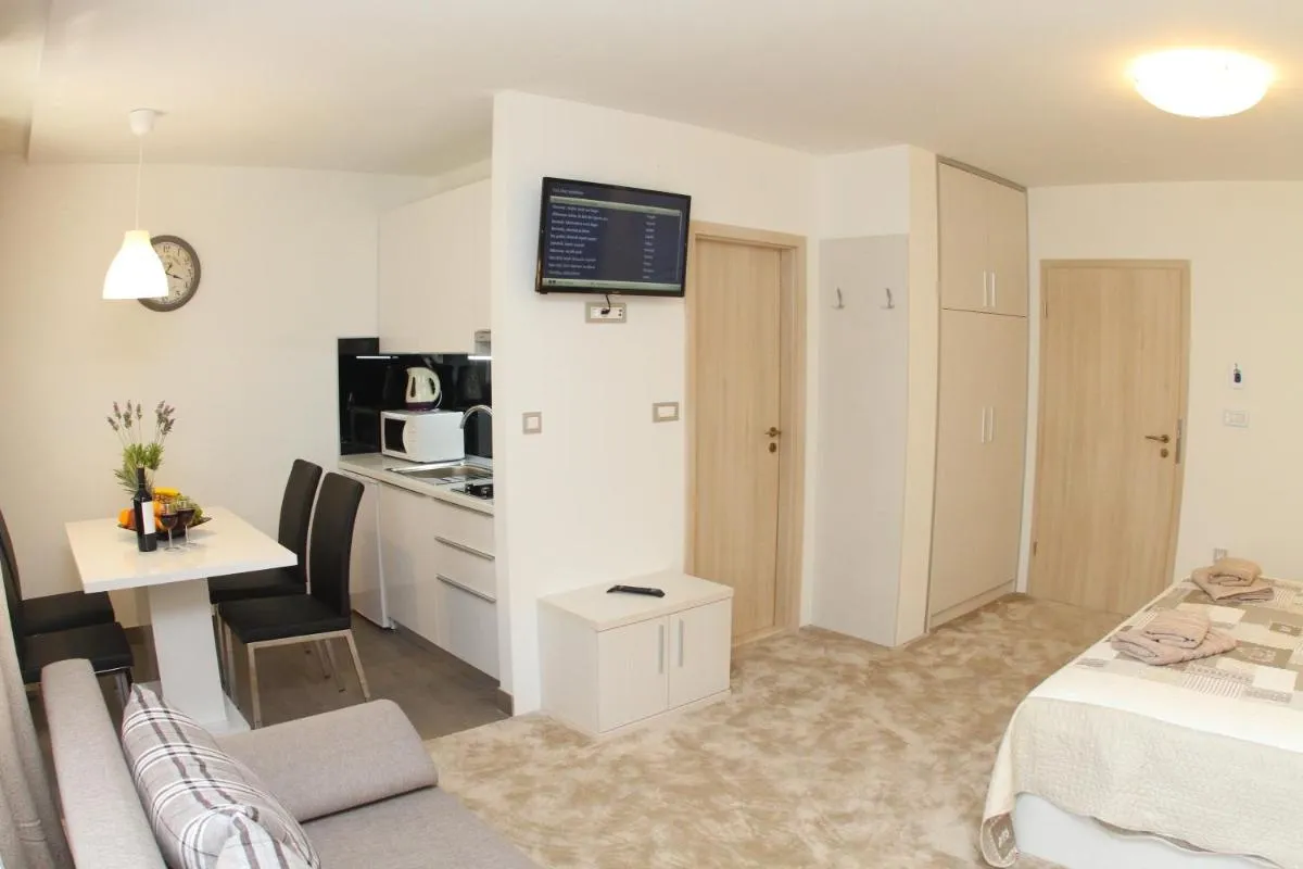 Image 3 of Studio Apartments Mirakul