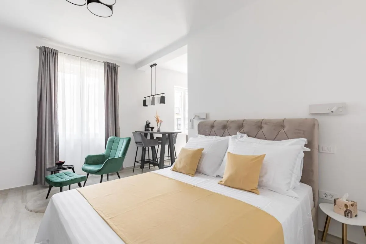 Image 1 of Studio apartment Home