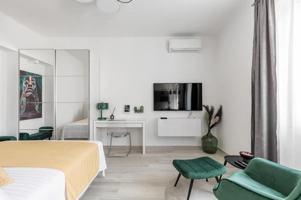 Image 4 of Studio apartment Home