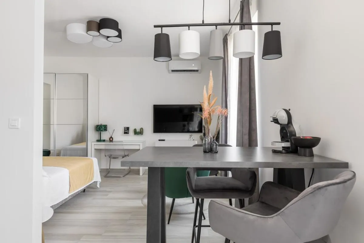Image 3 of Studio apartment Home