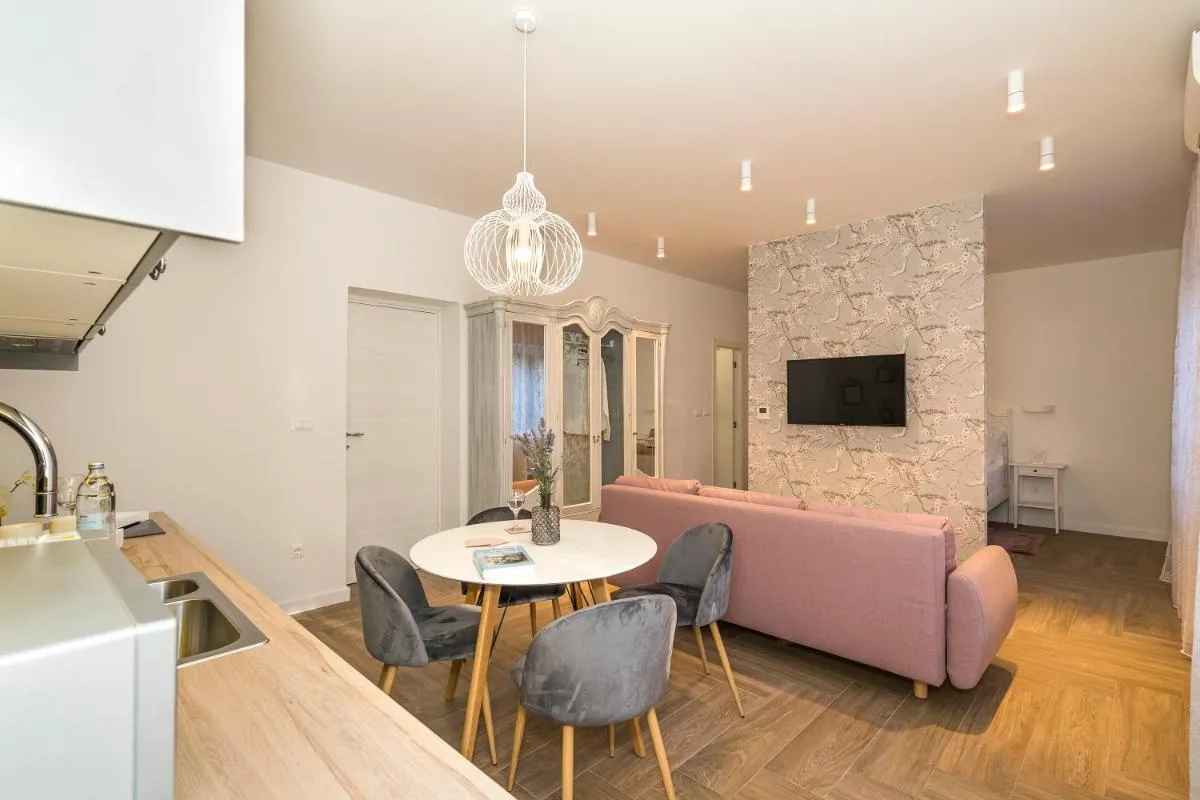 Image 2 of Studio apartments Marcel