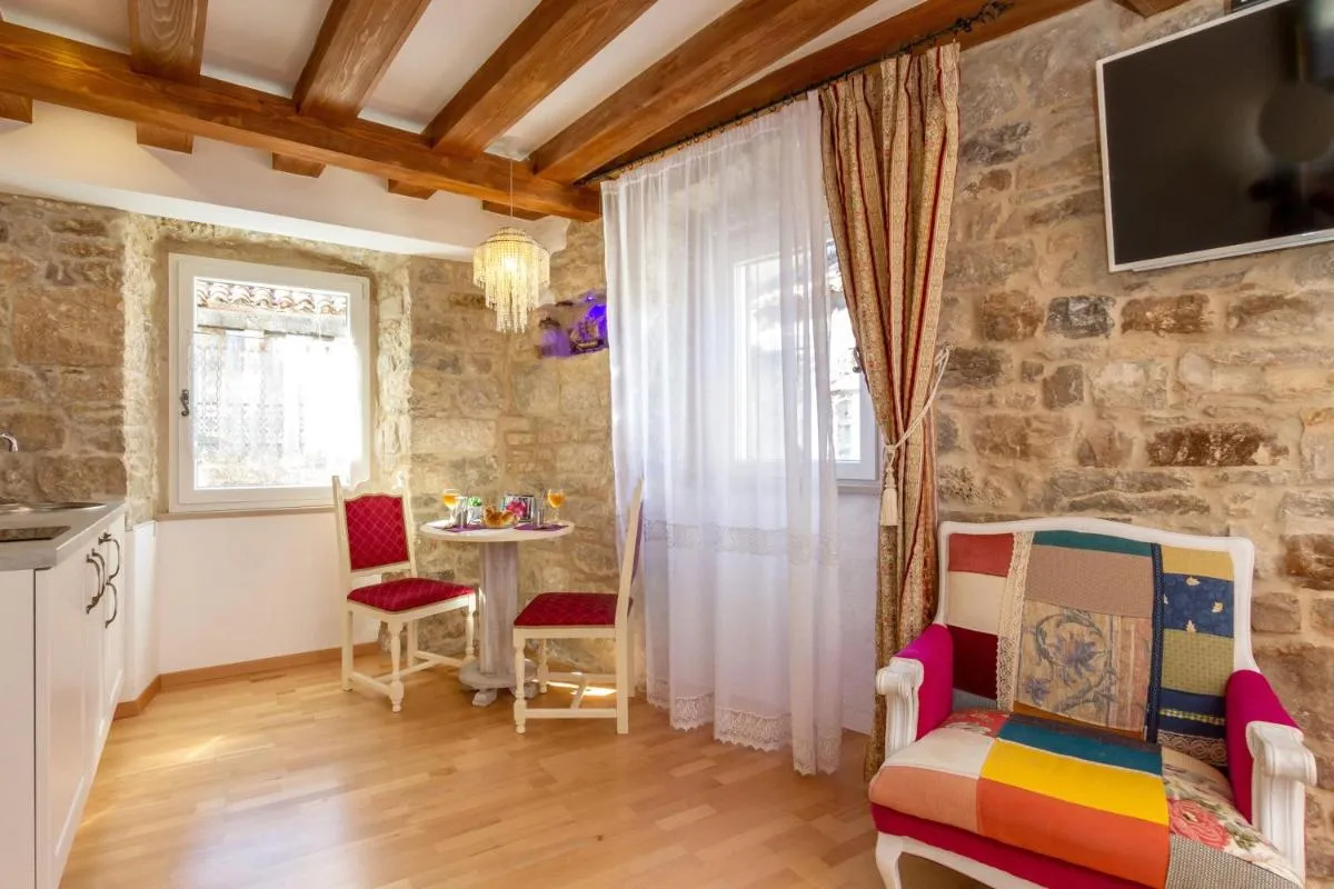 Image 4 of Studios Aurelia Palace