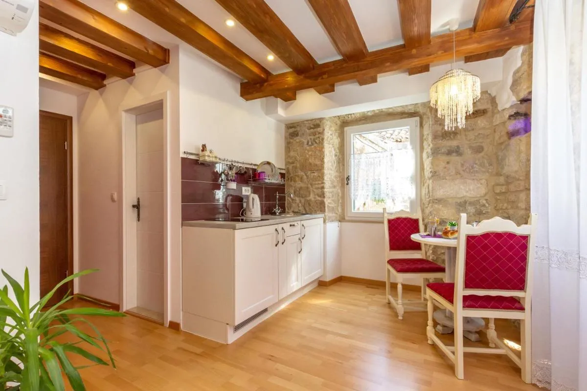 Image 3 of Studios Aurelia Palace