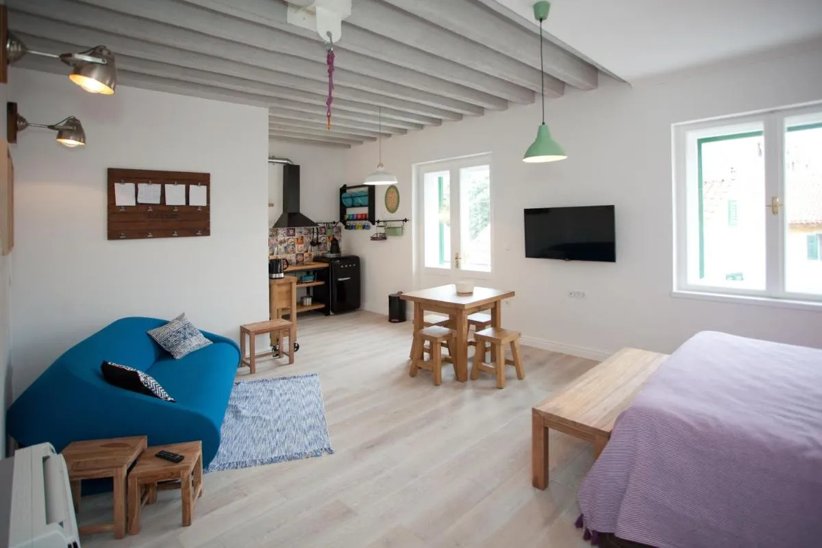 Image 4 of Stylish Theatre Apartments