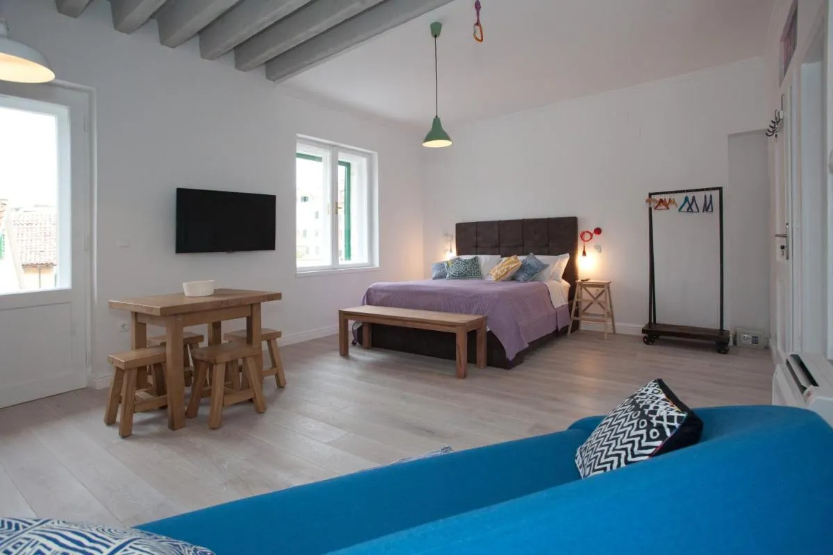Image 6 of Stylish Theatre Apartments