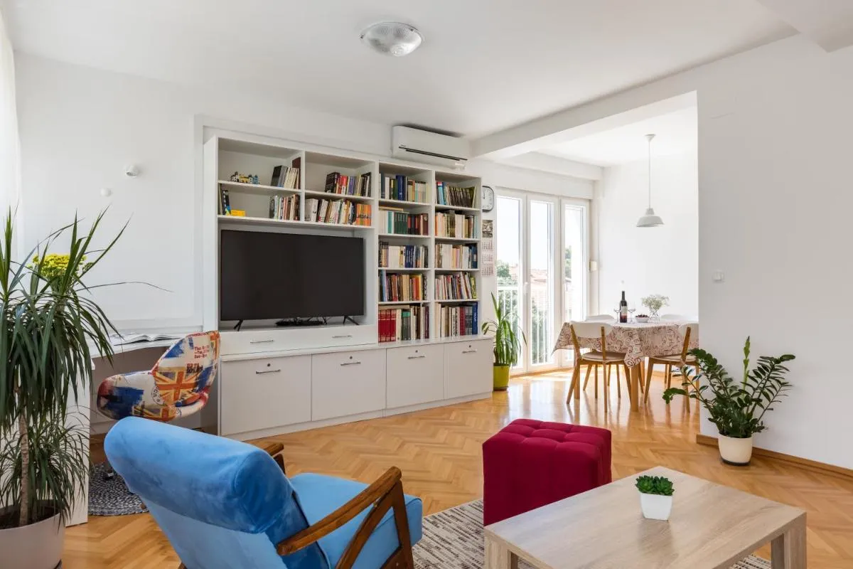 Image 4 of Sunny City Getaway close to all + View