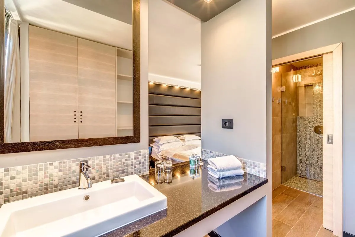 Image 6 of The View Luxury Rooms