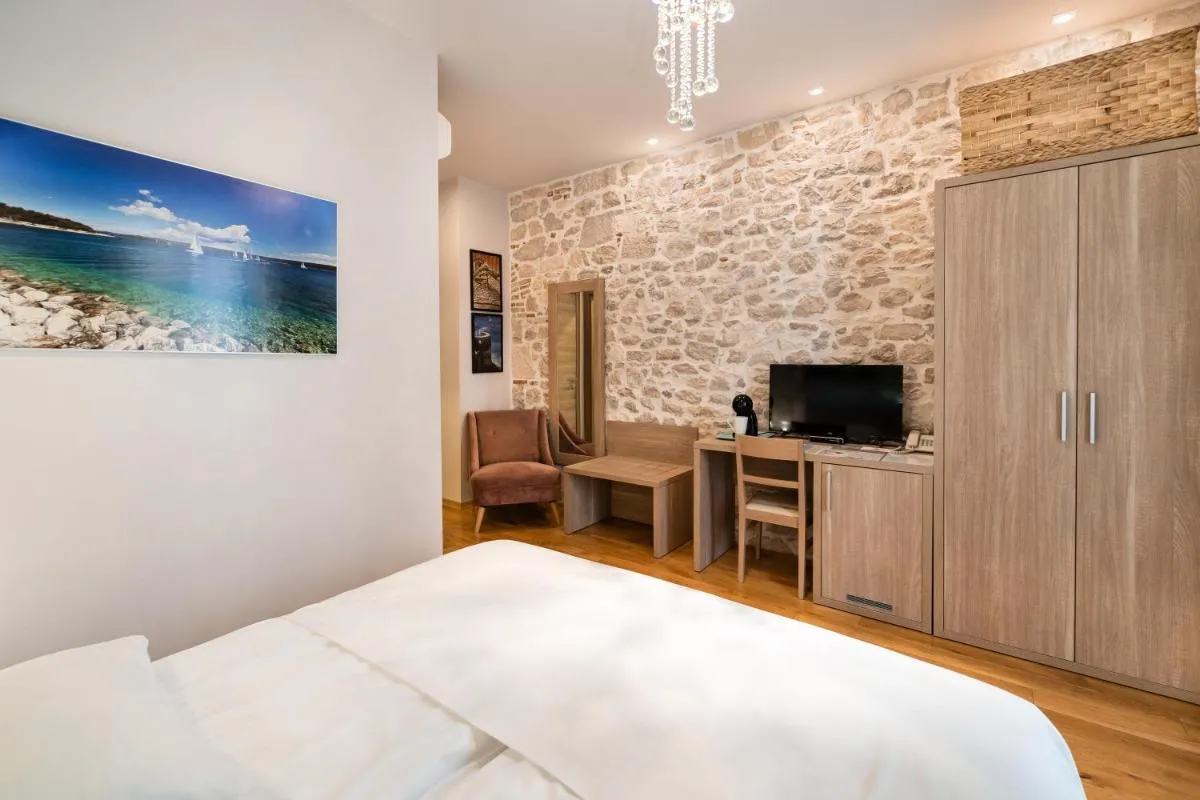 Image 3 of Tifani Luxury Rooms
