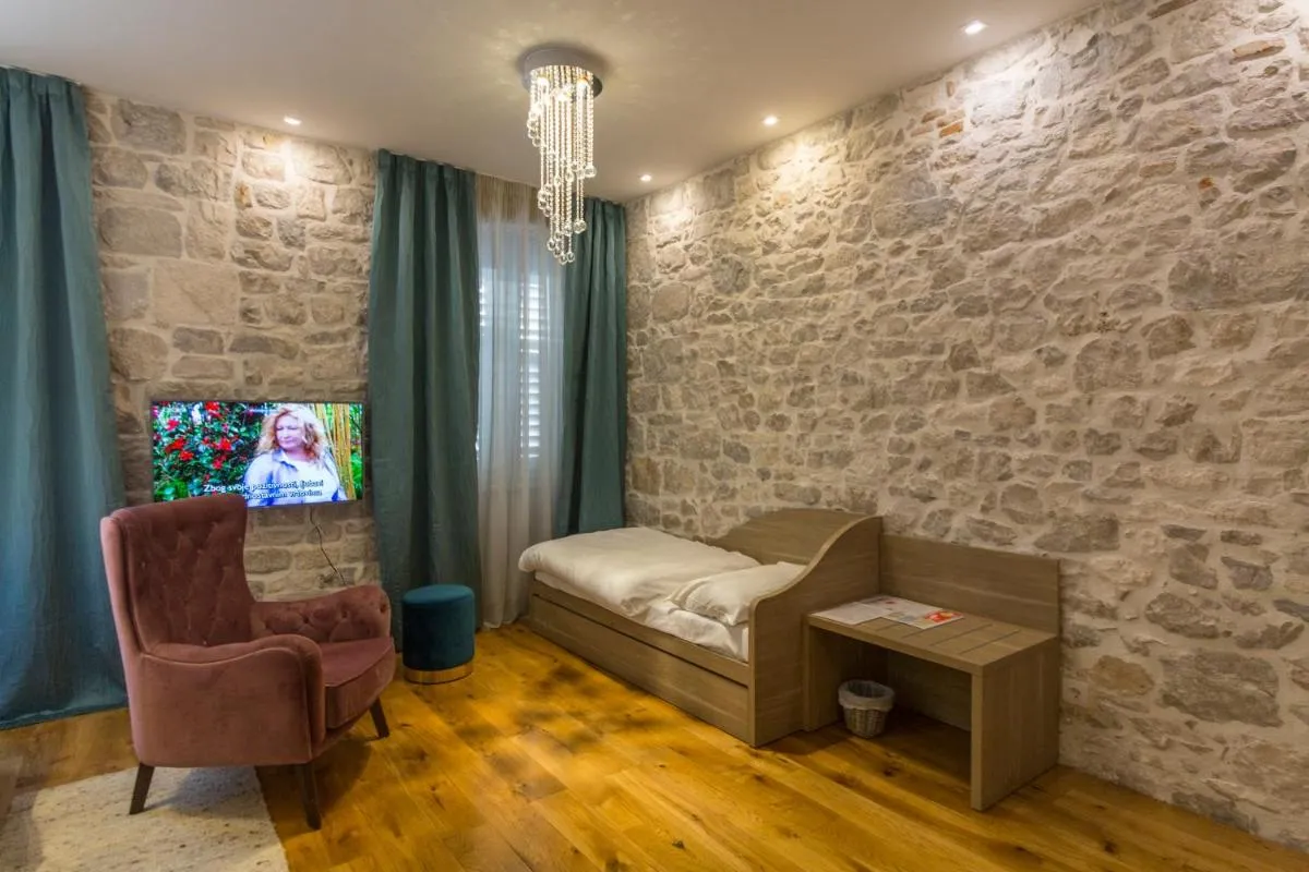 Image 6 of Tifani Luxury Rooms 2