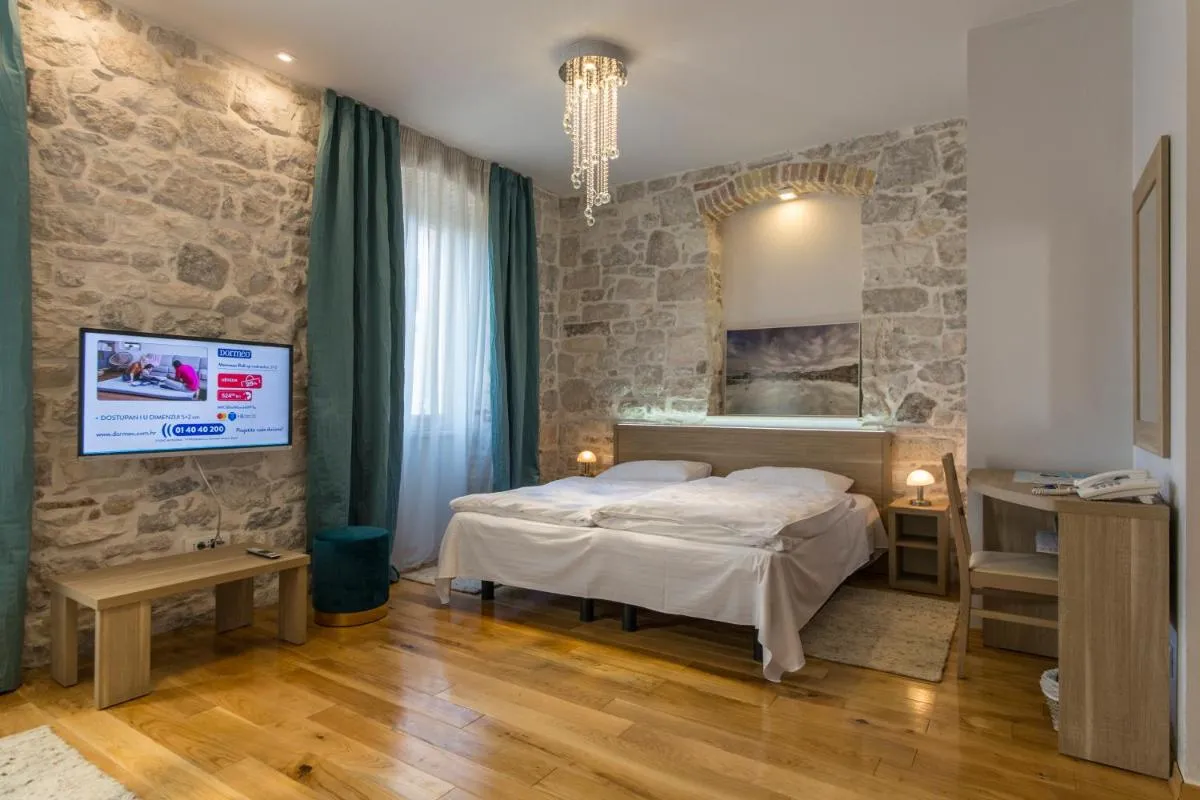 Image 1 of Tifani Luxury Rooms 2