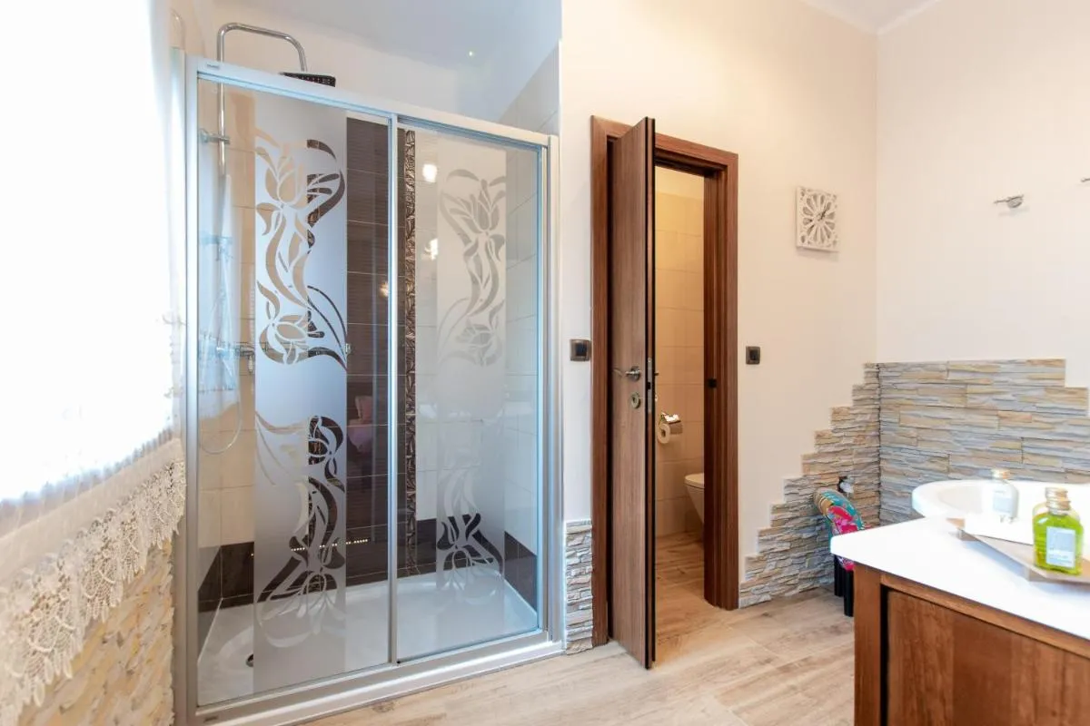 Image 4 of Unique Luxury Rooms