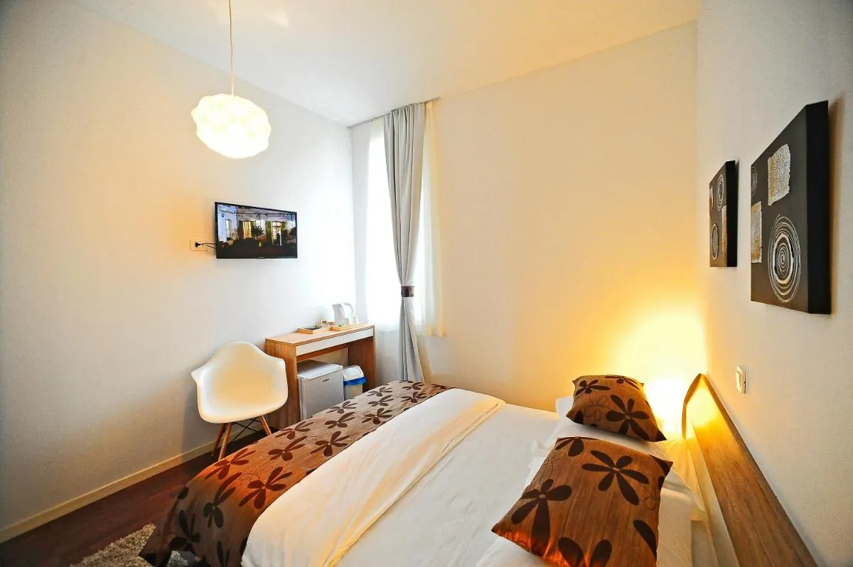 Image 3 of Valenti rooms