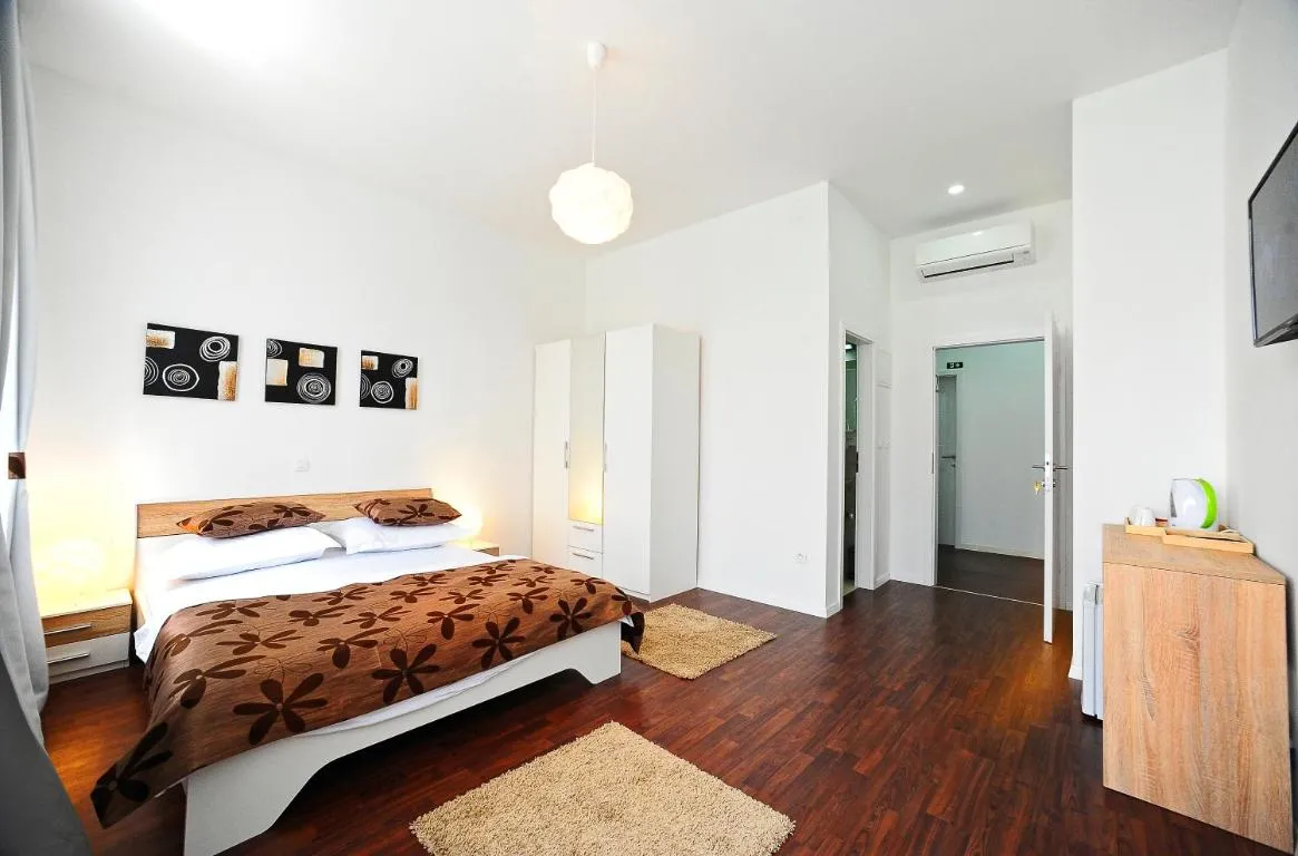 Image of Valenti rooms