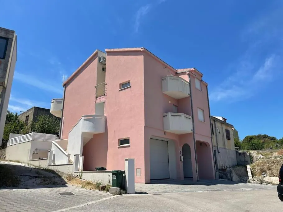 Image 5 of Villa Apricot – Stilvolles großes Haus mit kühlem Garagenparkplatz