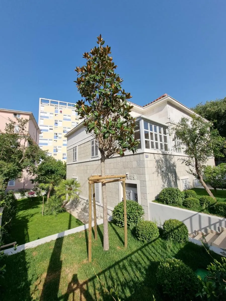 Image 5 of Villa Central