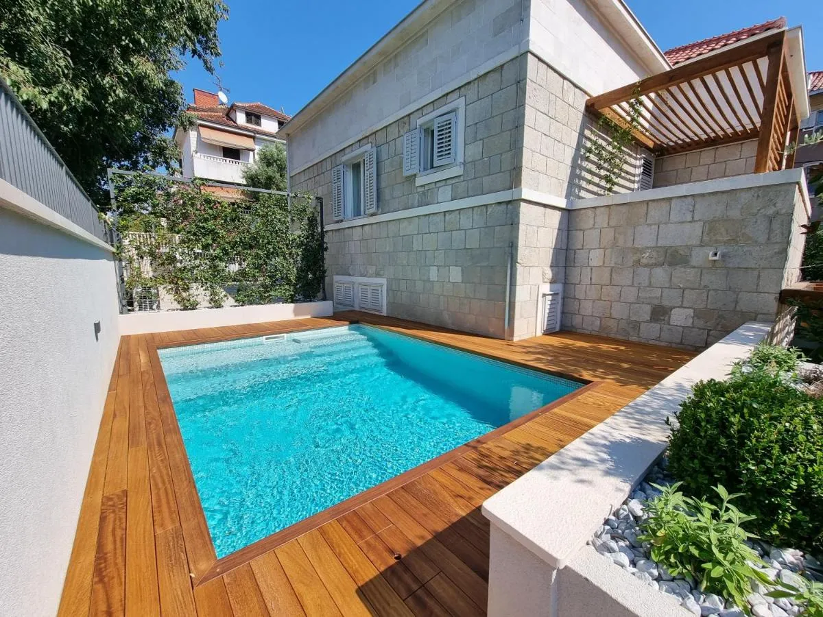 Image 2 of Villa Central