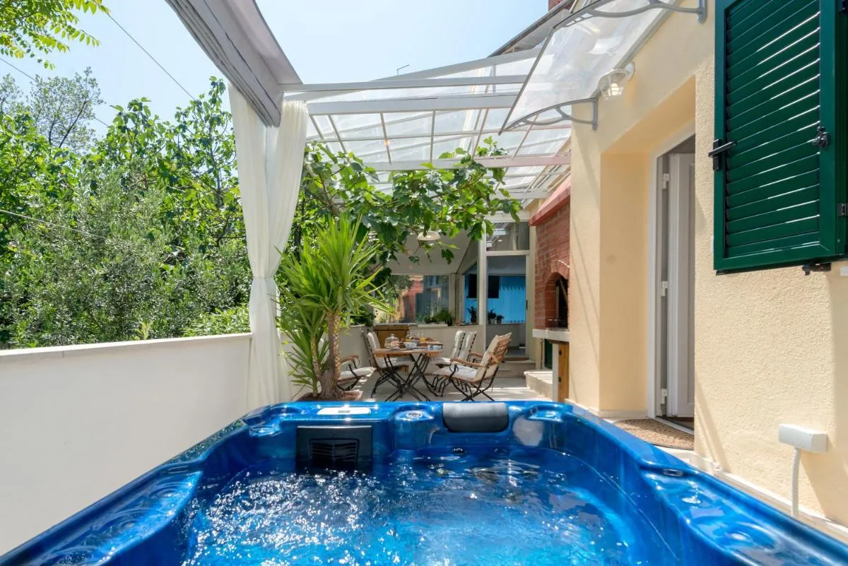 Image 1 of Villa Corona Split