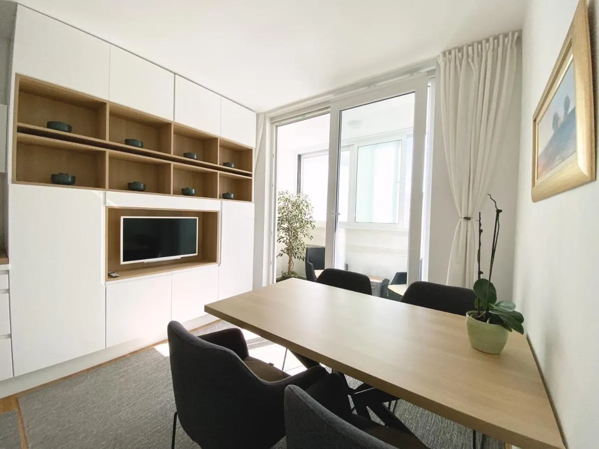 Image 4 of White 5