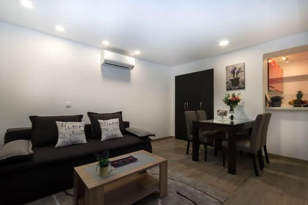 Image 3 of Wonderful apartment near city center and sea