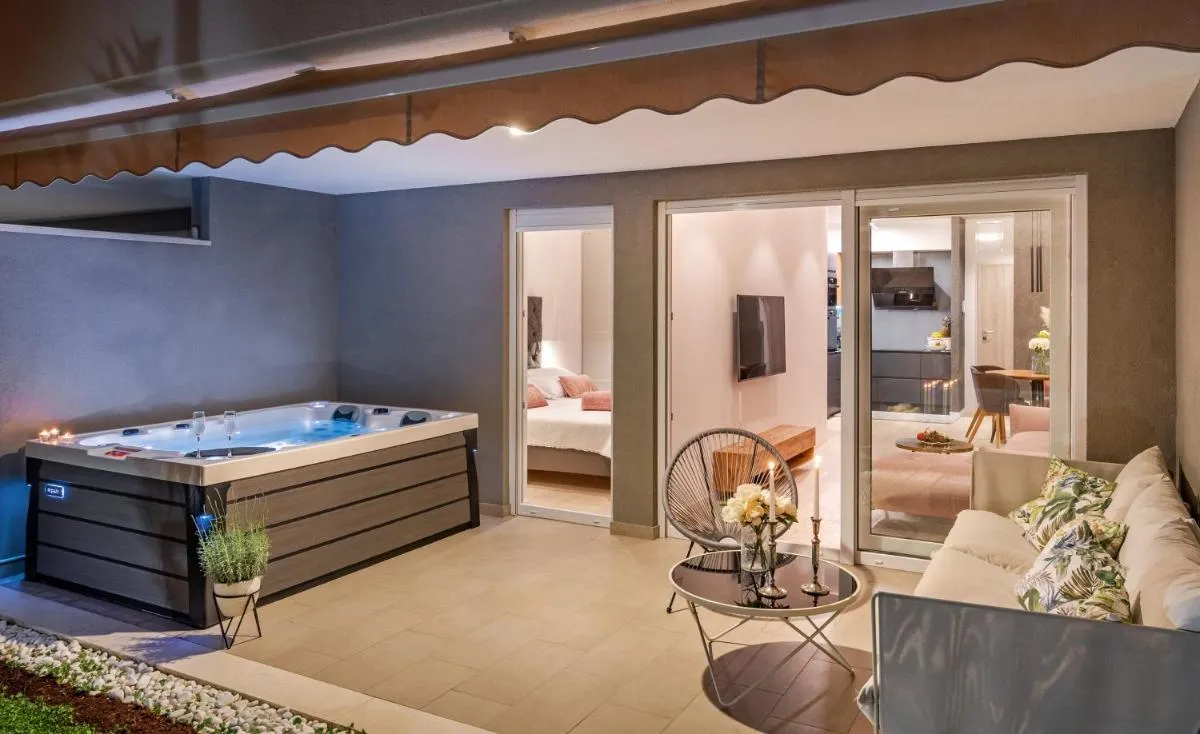 Image 1 of Zaloo, Luxury Apartment with Sea-View and Jacuzzi